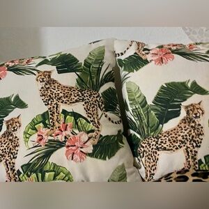 Tropical jungle leopard accent pillows Bonus 2 matching placemats!!